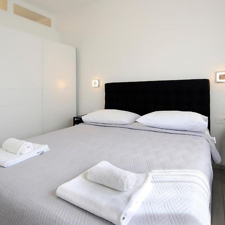 Apartments Lola Novalja Extérieur photo