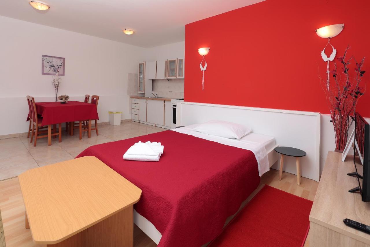 Apartments Lola Novalja Extérieur photo
