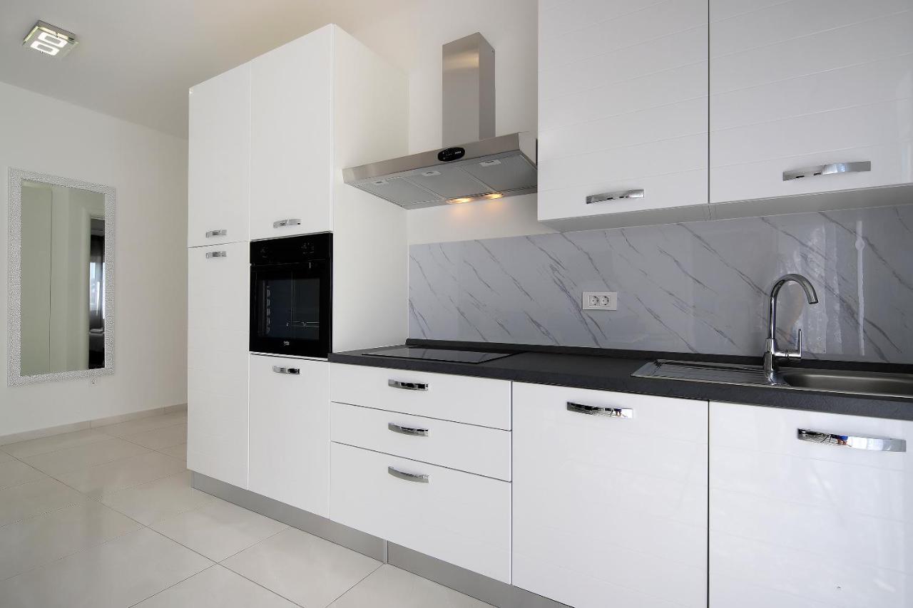 Apartments Lola Novalja Extérieur photo