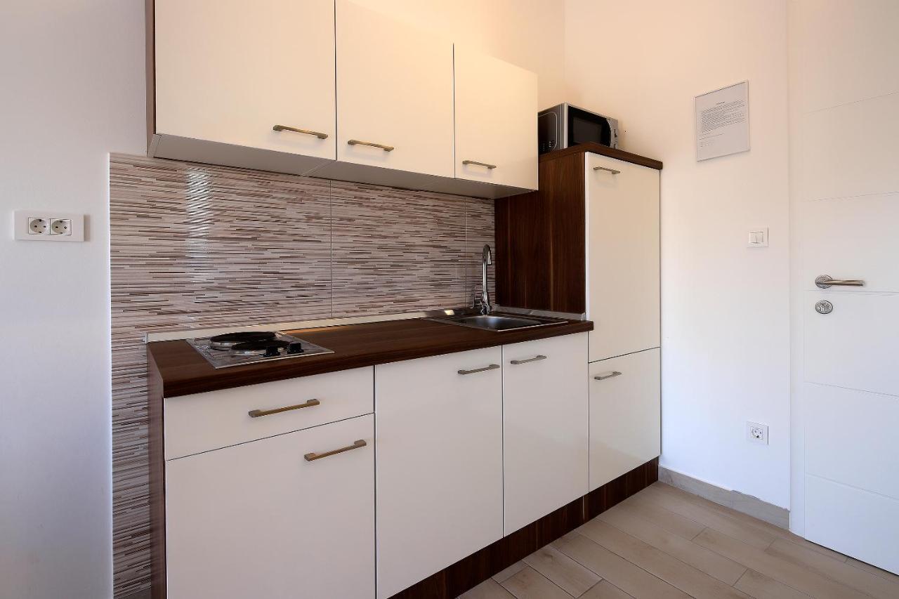 Apartments Lola Novalja Extérieur photo