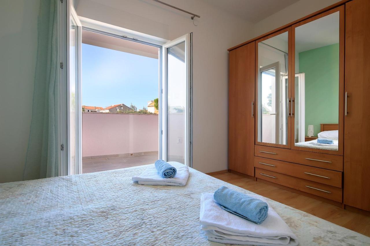 Apartments Lola Novalja Extérieur photo