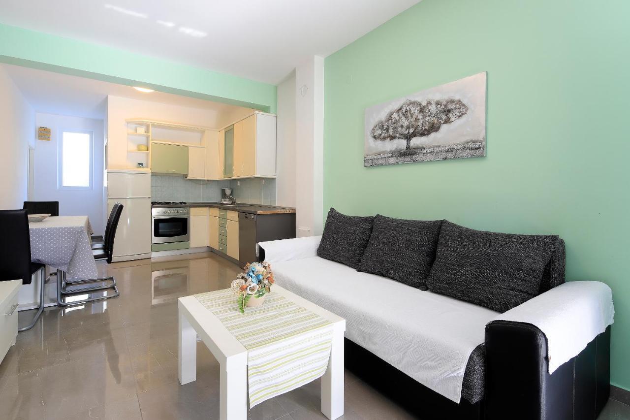 Apartments Lola Novalja Extérieur photo