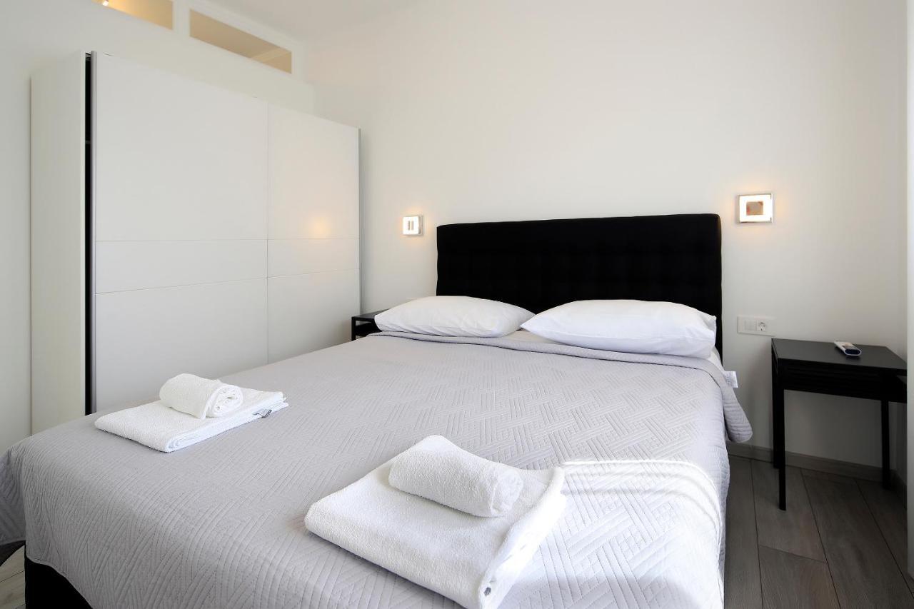 Apartments Lola Novalja Extérieur photo