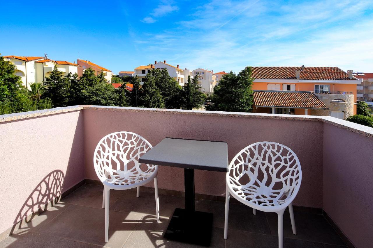 Apartments Lola Novalja Extérieur photo