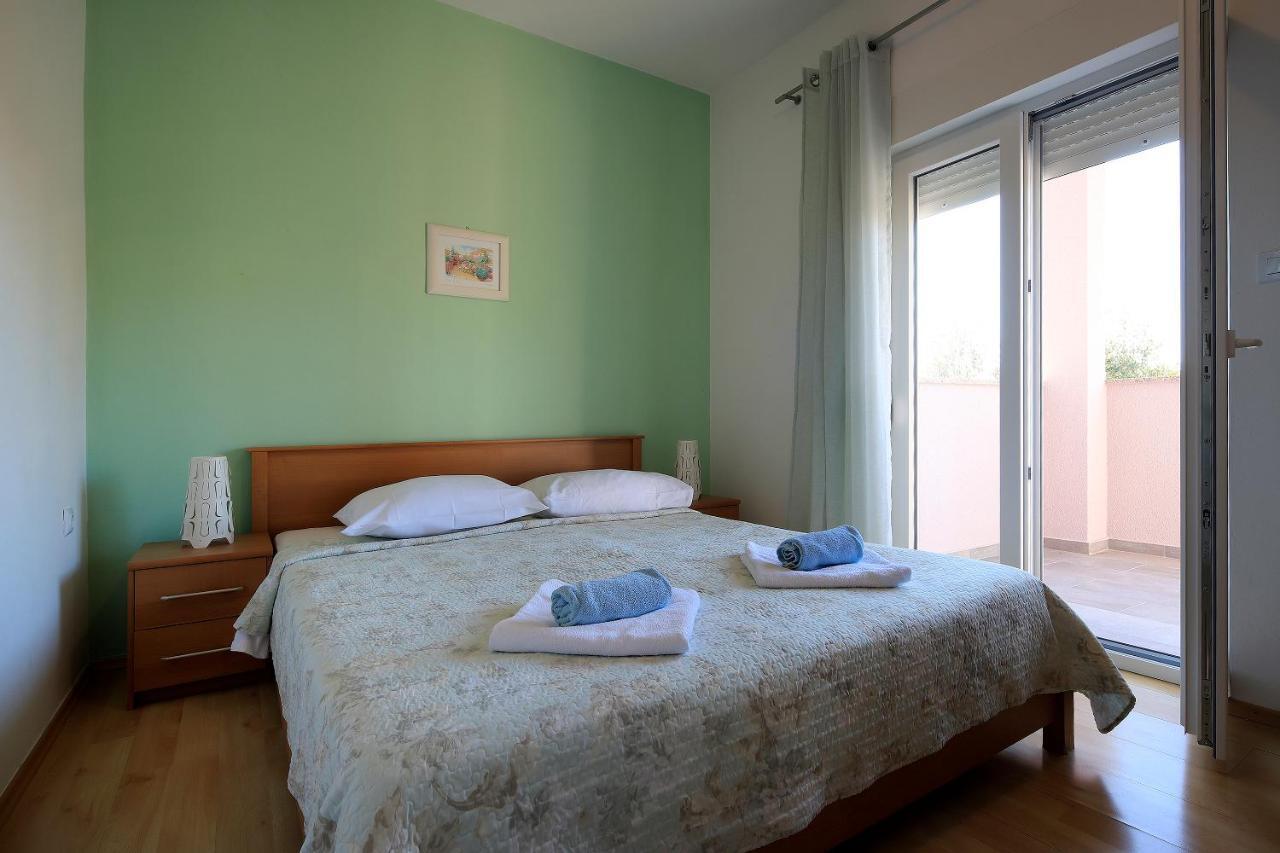 Apartments Lola Novalja Extérieur photo