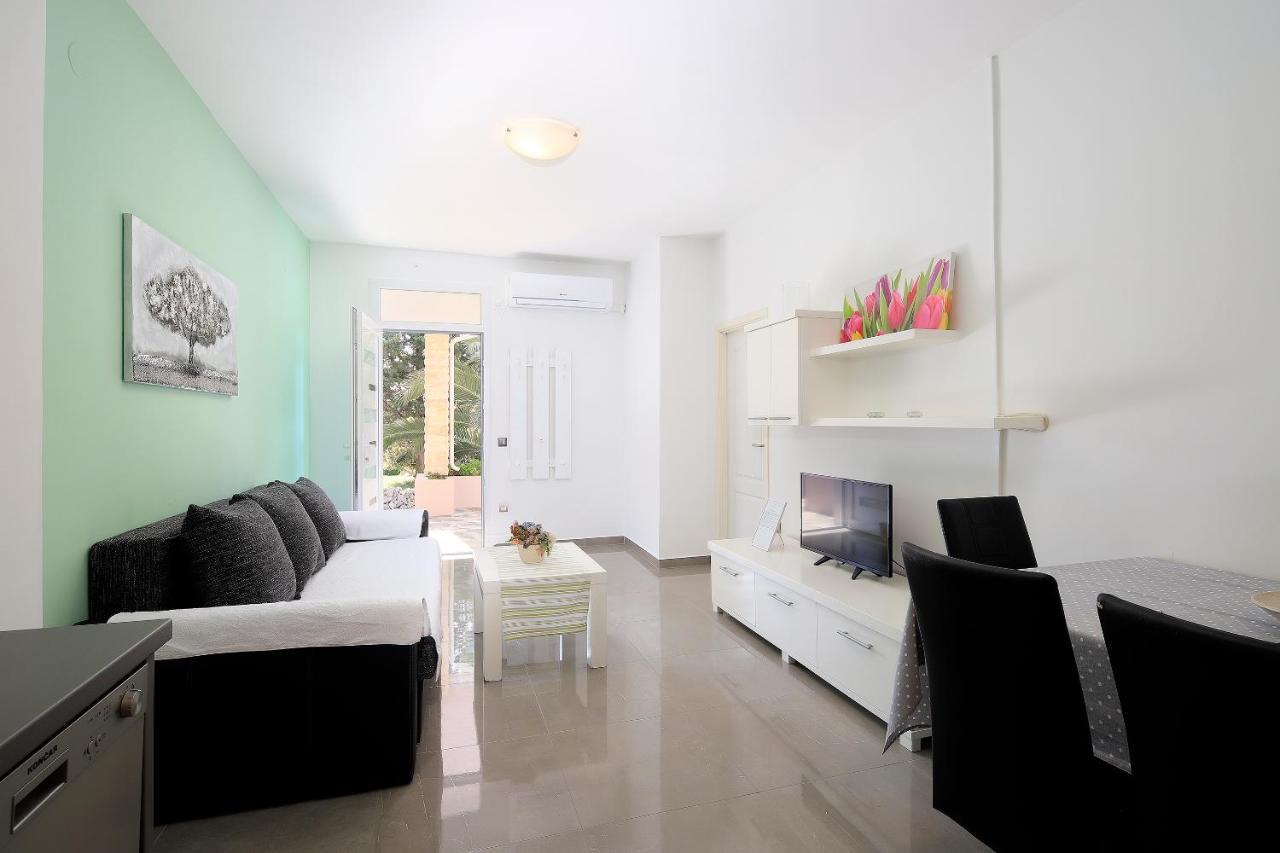 Apartments Lola Novalja Extérieur photo