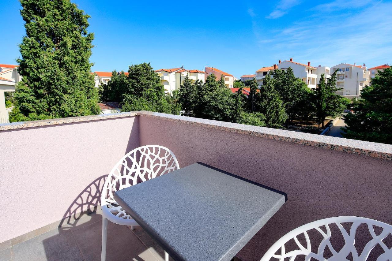 Apartments Lola Novalja Extérieur photo