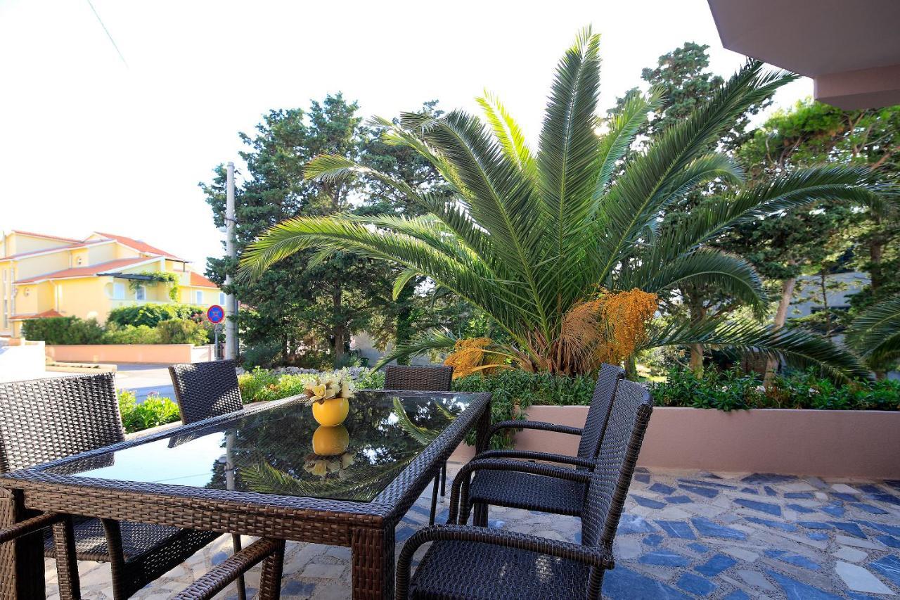 Apartments Lola Novalja Extérieur photo